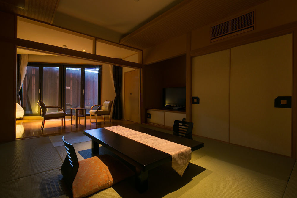 Hotel Shiroyama Yugawara Exteriör bild